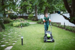 Read more about the article 4 Reasons Why Hiring a Lawn Care Professional Makes Sense